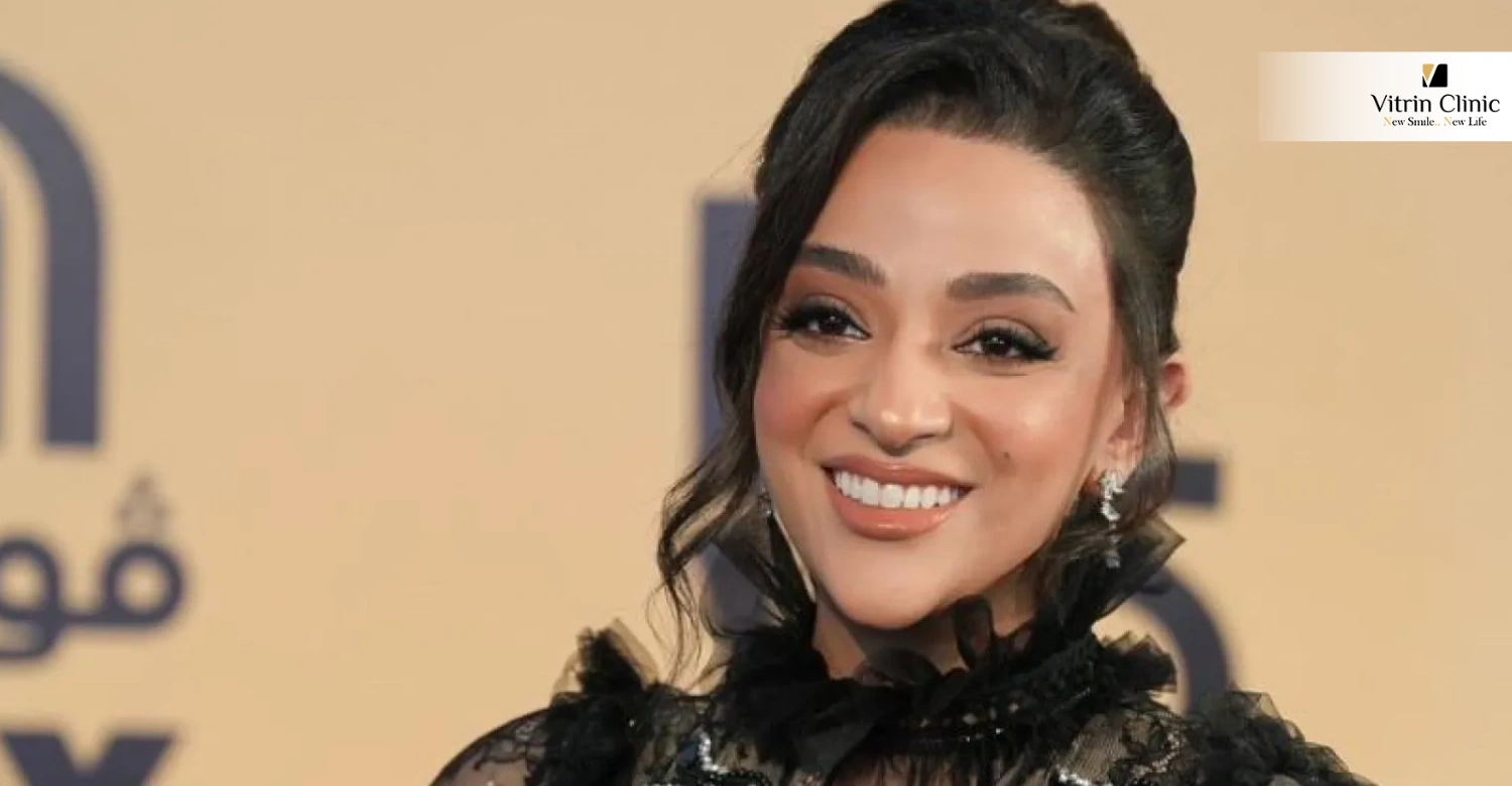 لماذا تجذب ابتسامة خيرية أبو لبن الأنظار؟